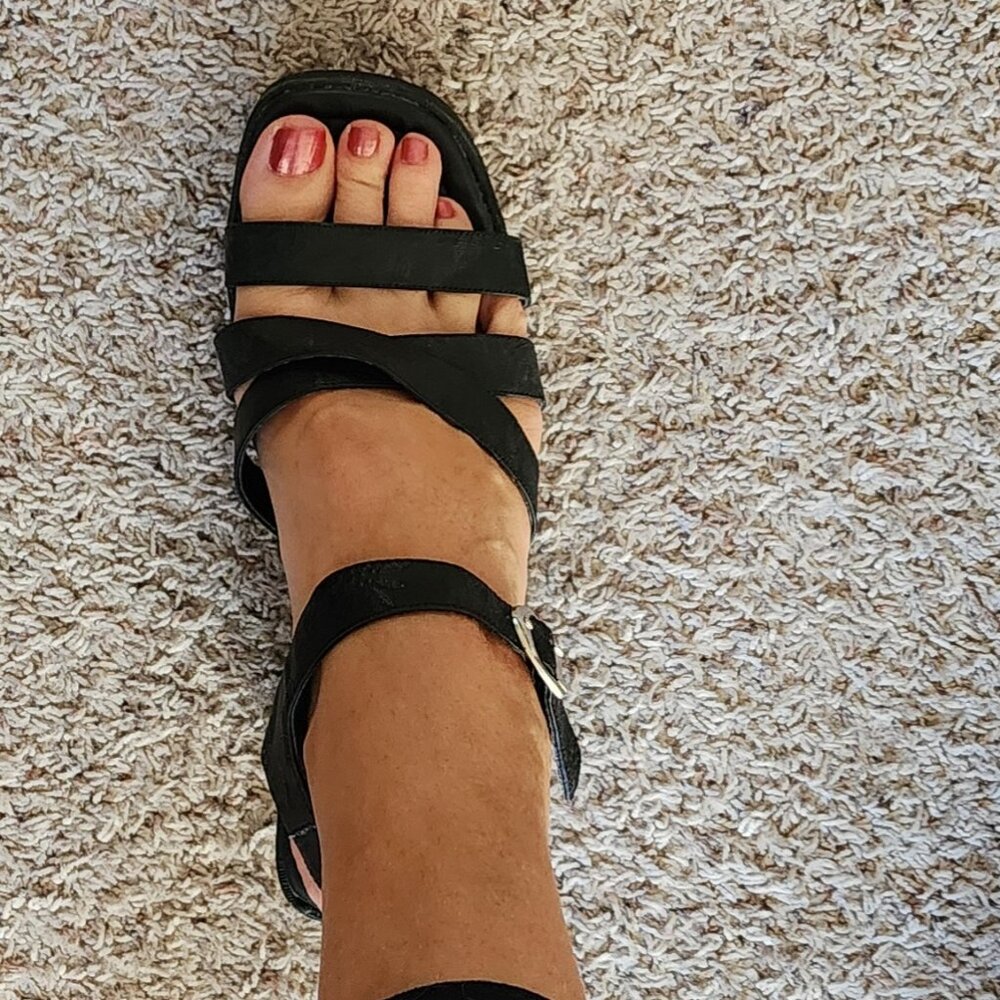Wedge strappy cuteness